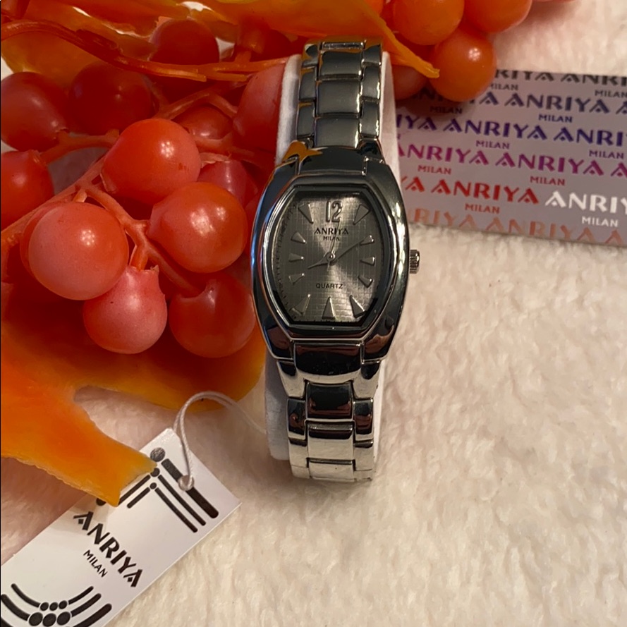 Nwt Womens Stainless Steel Wristwatch